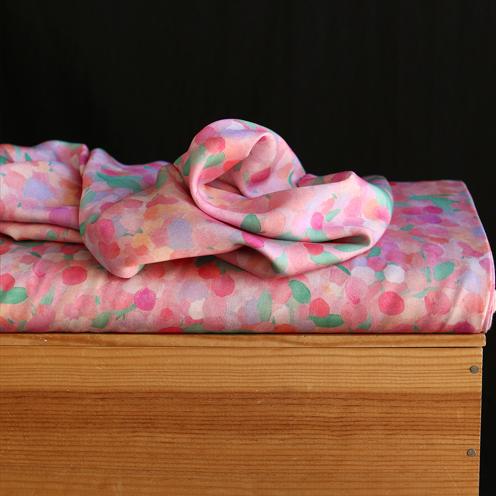 Rosine - Viscose satinée imprimé abstrait rose