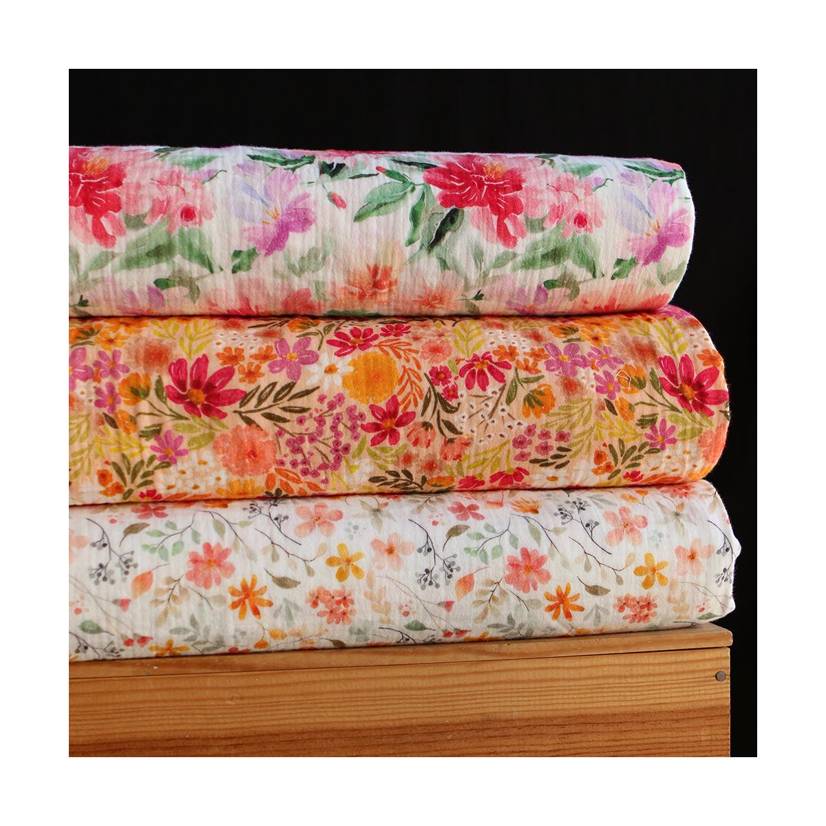 Irina - Double gaze de coton motif fleuri corail fruité