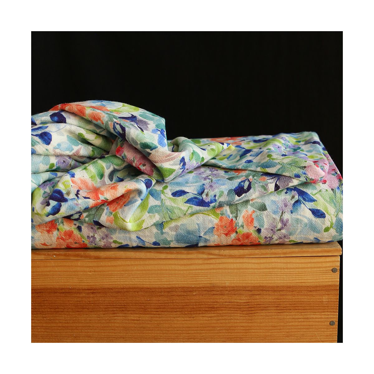 Crêpe lin et viscose imprimé fleuri bleu et vert Crêpe lin et viscose imprimé fleuri bleu et vert