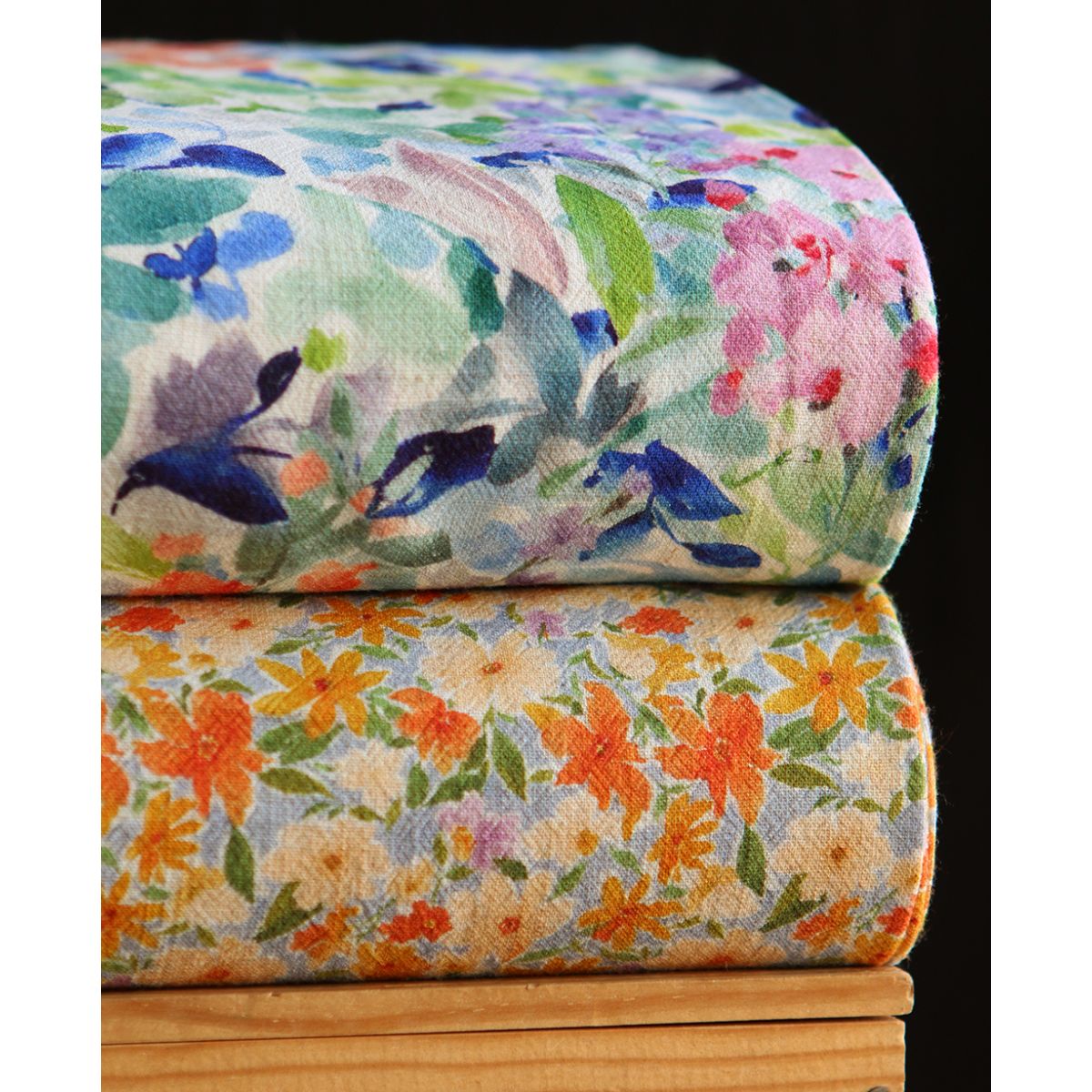 Crêpe lin et viscose imprimé fleuri bleu et vert Crêpe lin et viscose imprimé fleuri bleu et vert