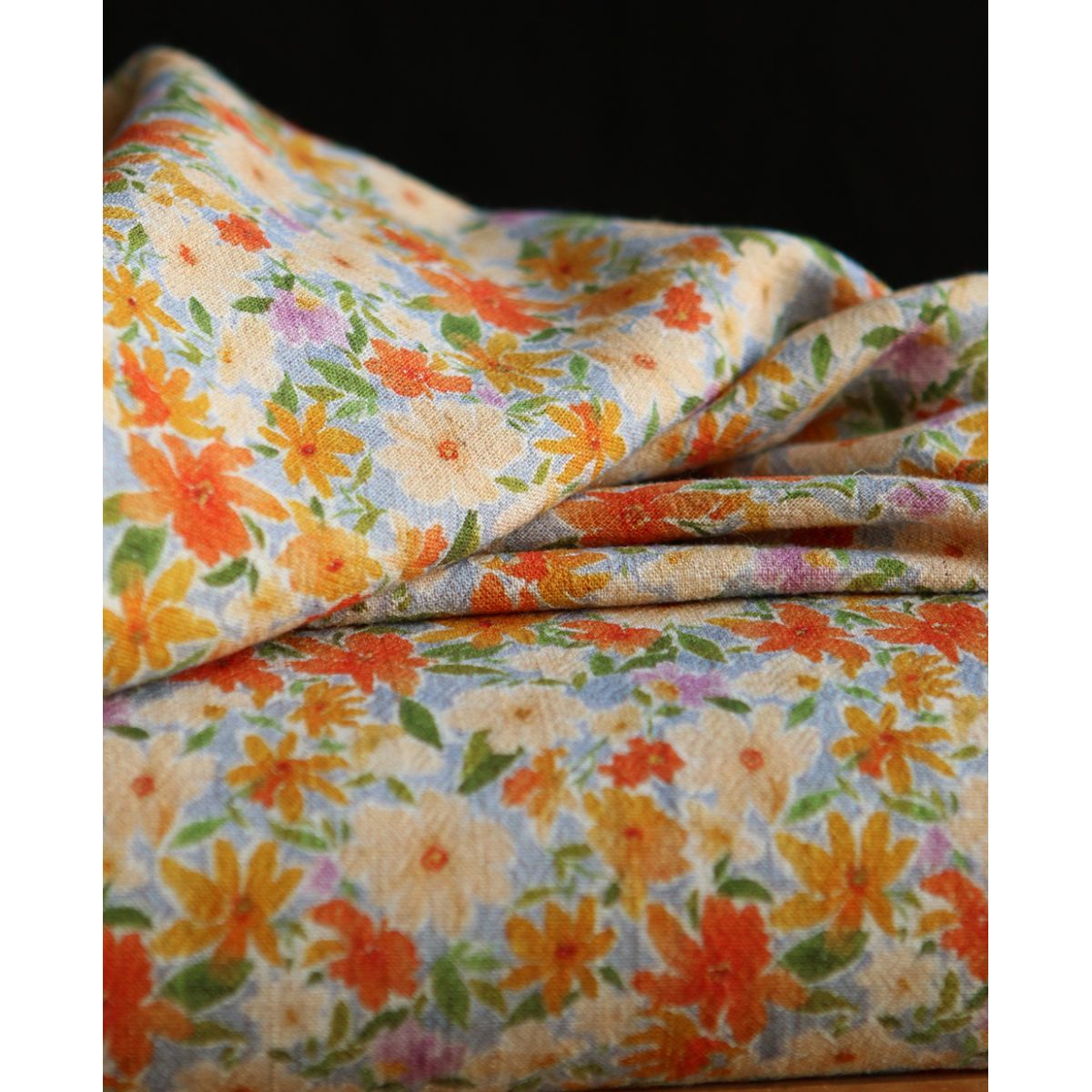 Crêpe lin et viscose imprimé fleuri orangé Crêpe lin et viscose imprimé fleuri orangé
