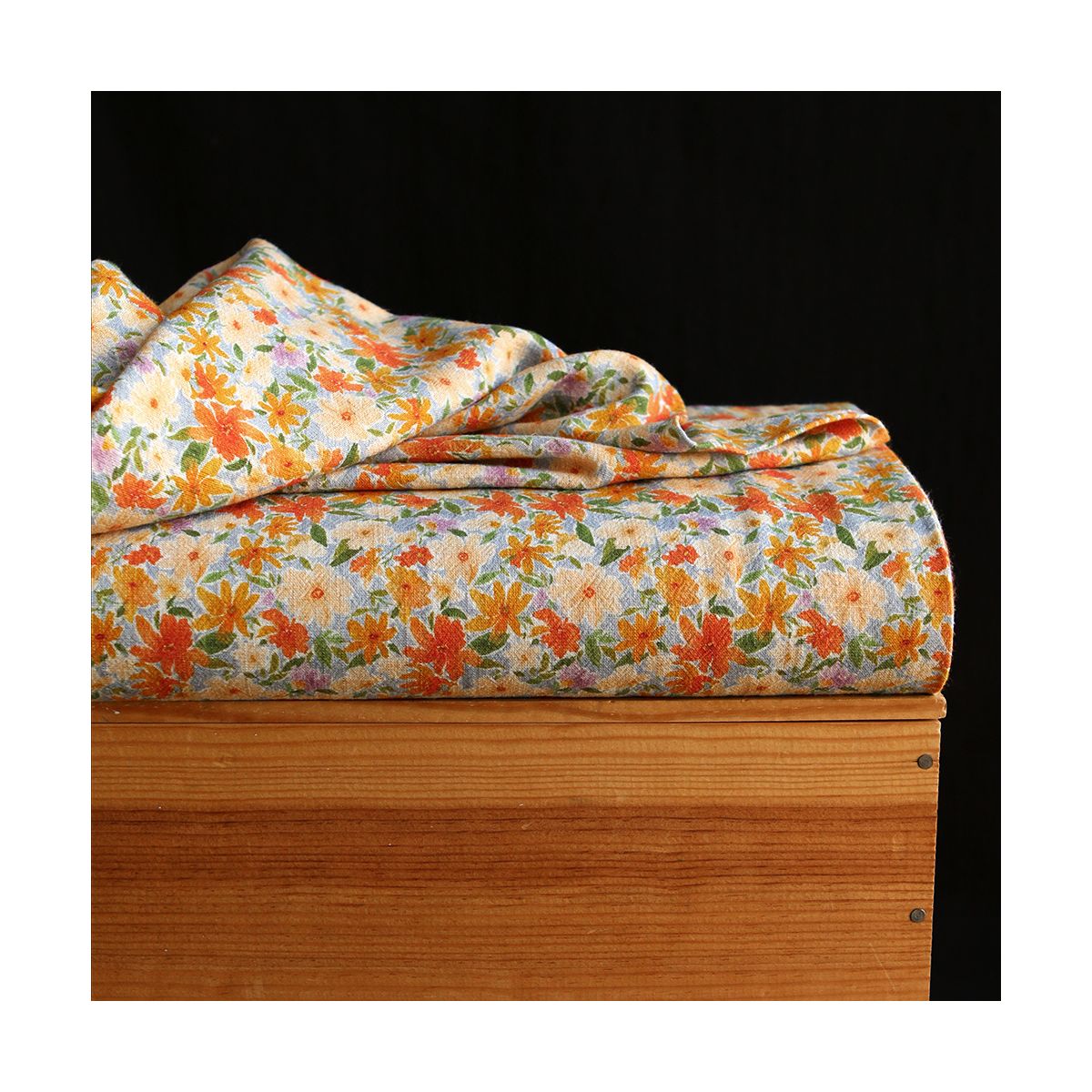 Crêpe lin et viscose imprimé fleuri orangé Crêpe lin et viscose imprimé fleuri orangé