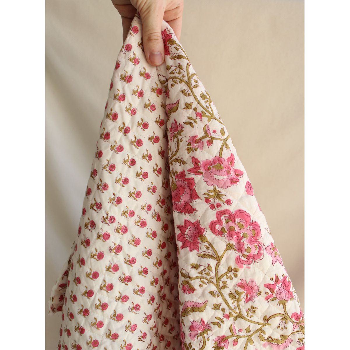 Arya - Tissu indien matelassé double face coton hand block largeur 100cm Arya - Tissu indien matelassé double face coton hand block largeur 100cm
