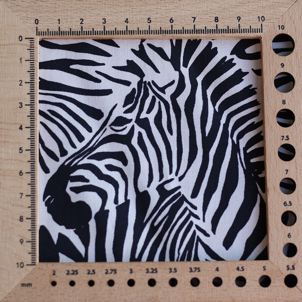 Zebra - Viscose imprimé fleuri graphique zèbres noir et blanc