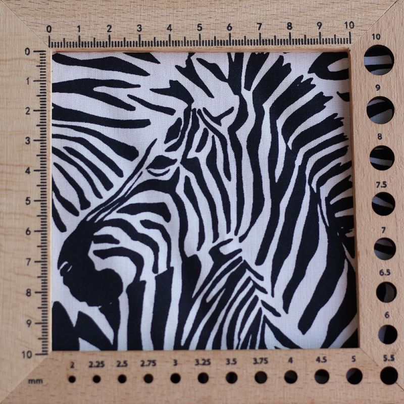 Zebra - Viscose imprimé fleuri graphique zèbres noir et blanc