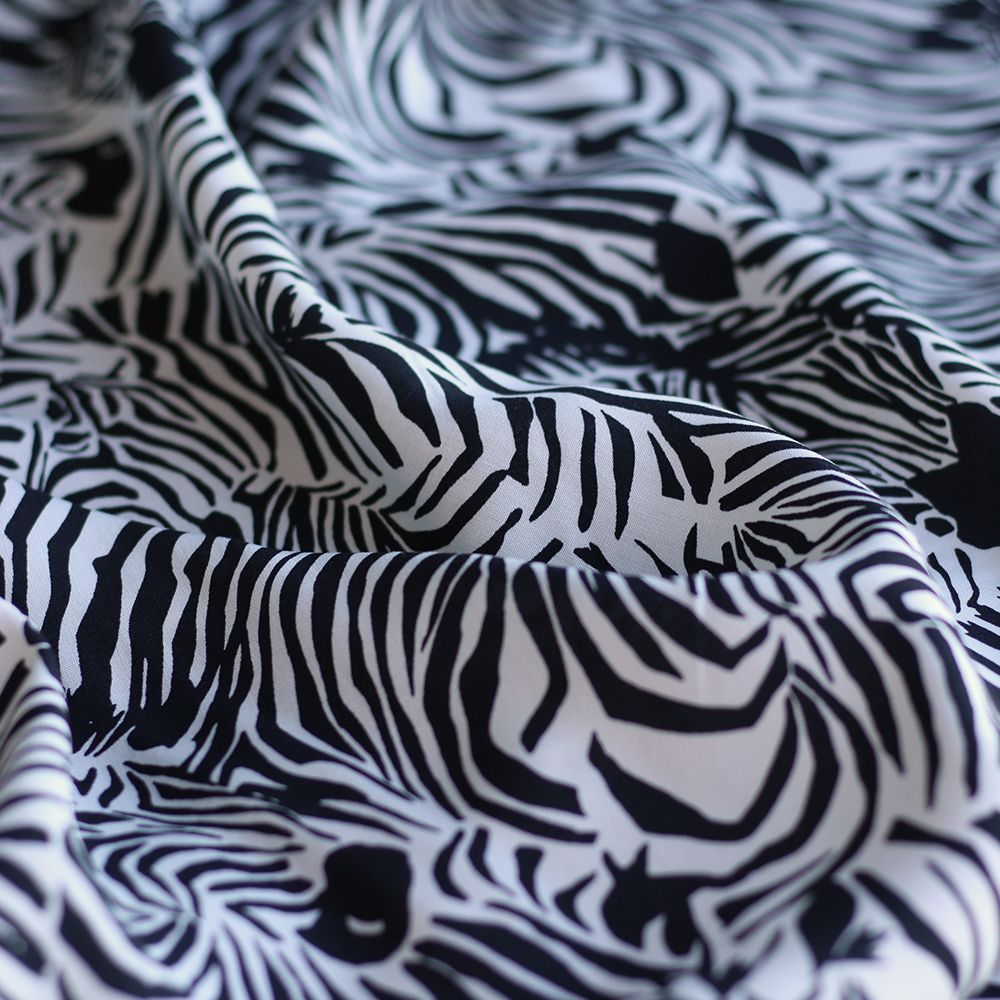 Zebra - Viscose imprimé fleuri graphique zèbres noir et blanc