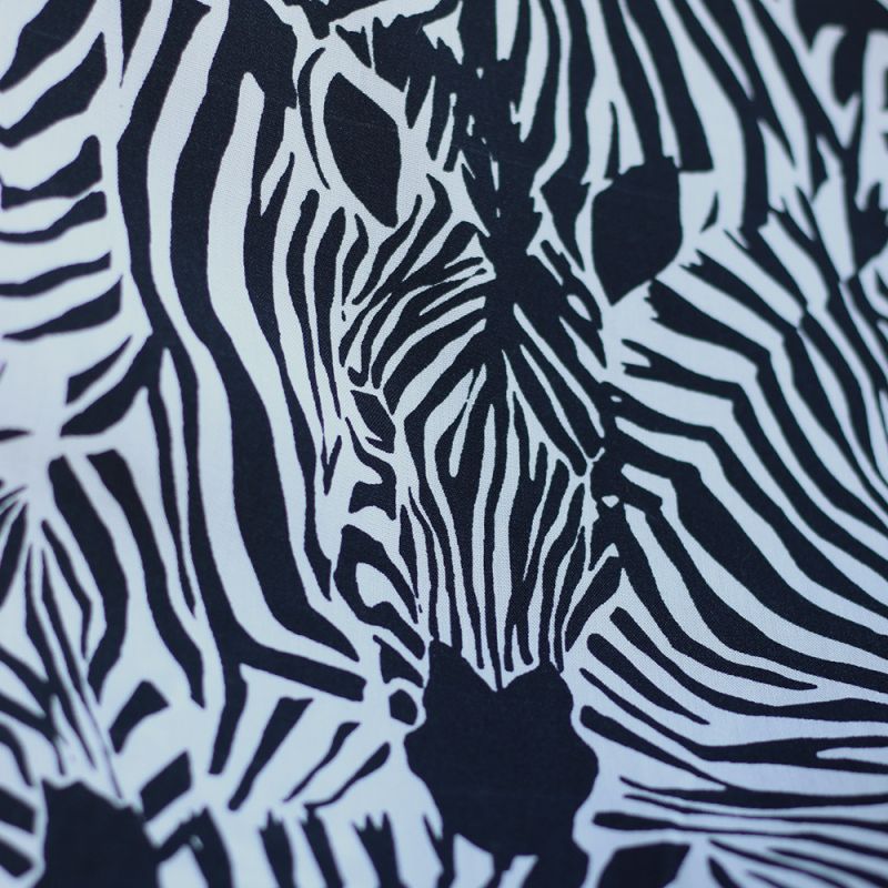 Zebra - Viscose imprimé fleuri graphique zèbres noir et blanc