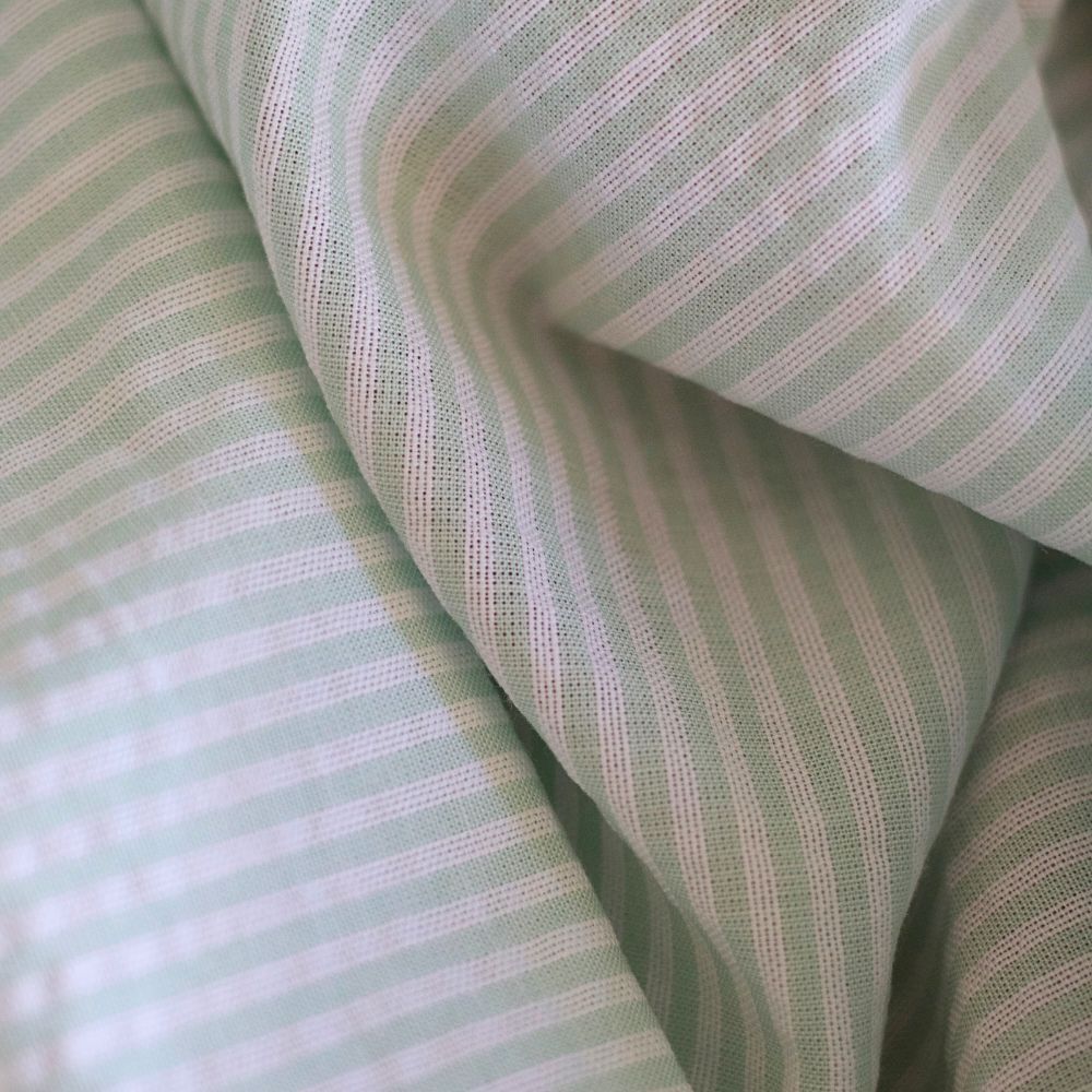Seersucker / Coton gaufré rayures blanc et vert d'eau