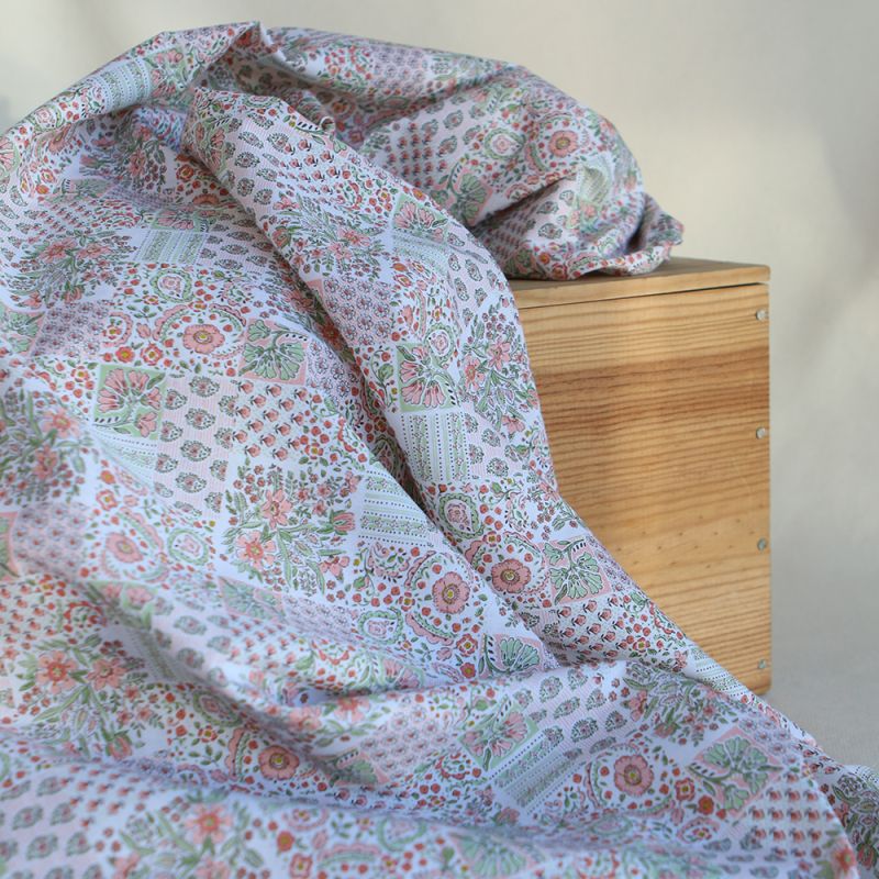 Isabelle - Batiste de coton à imprimé patchwork corail rosé