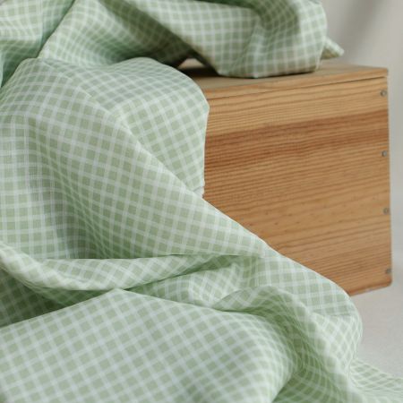 Paul - Tissu lin coton rayures 1mm blanc lait et vert amande Paul - Tissu lin coton rayures 1mm blanc lait et vert amande