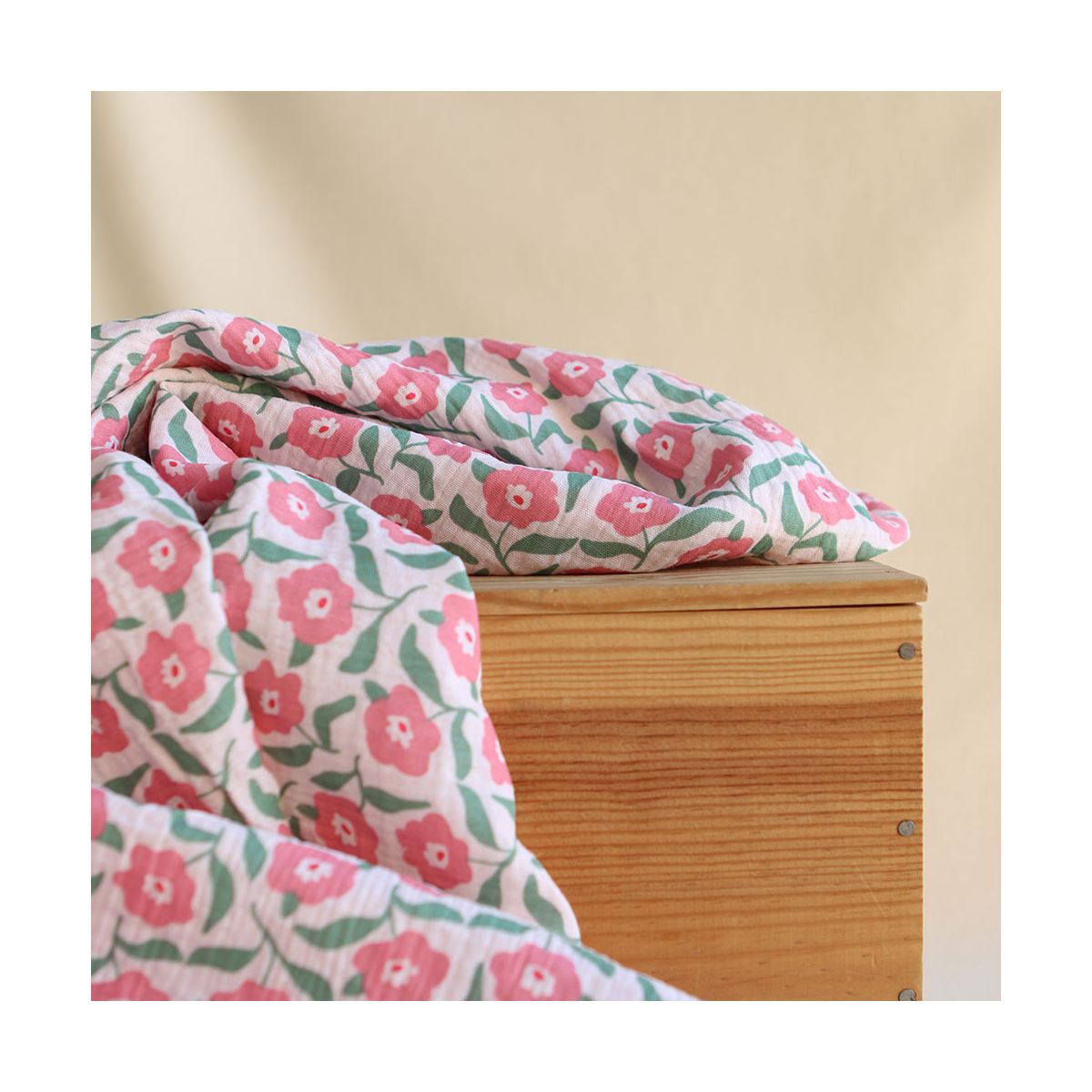 Storia - Double gaze de coton fond écru motif fleuri Storia - Double gaze de coton fond écru motif fleuri