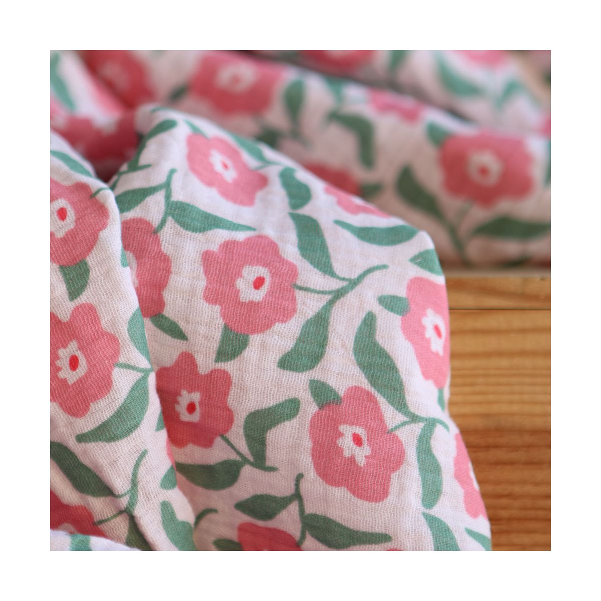 Storia - Double gaze de coton fond écru motif fleuri Storia - Double gaze de coton fond écru motif fleuri