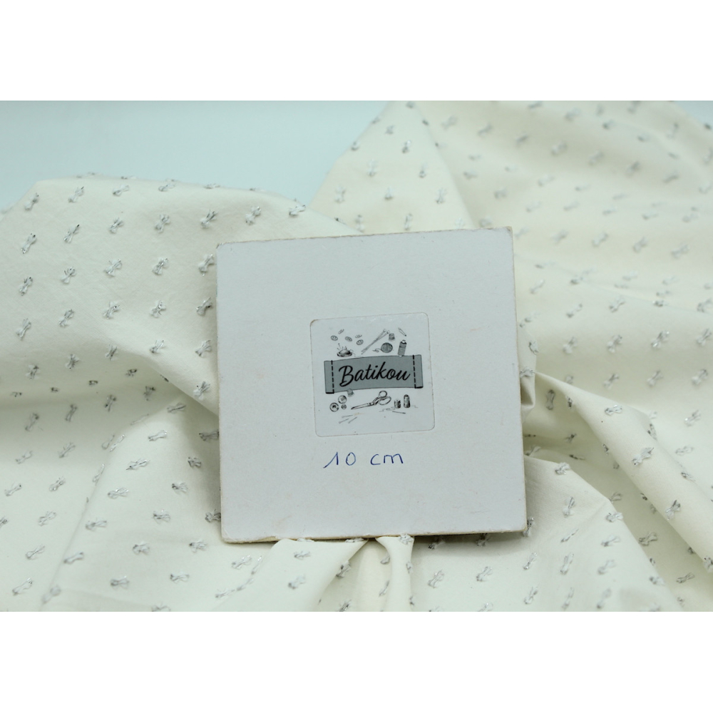 Popeline de coton écru plumetis argent