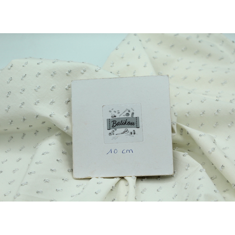 Popeline de coton écru plumetis argent