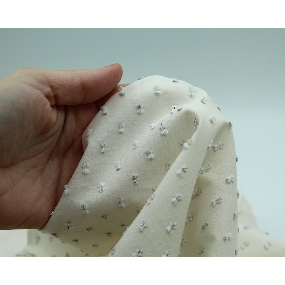 Popeline de coton écru plumetis argent