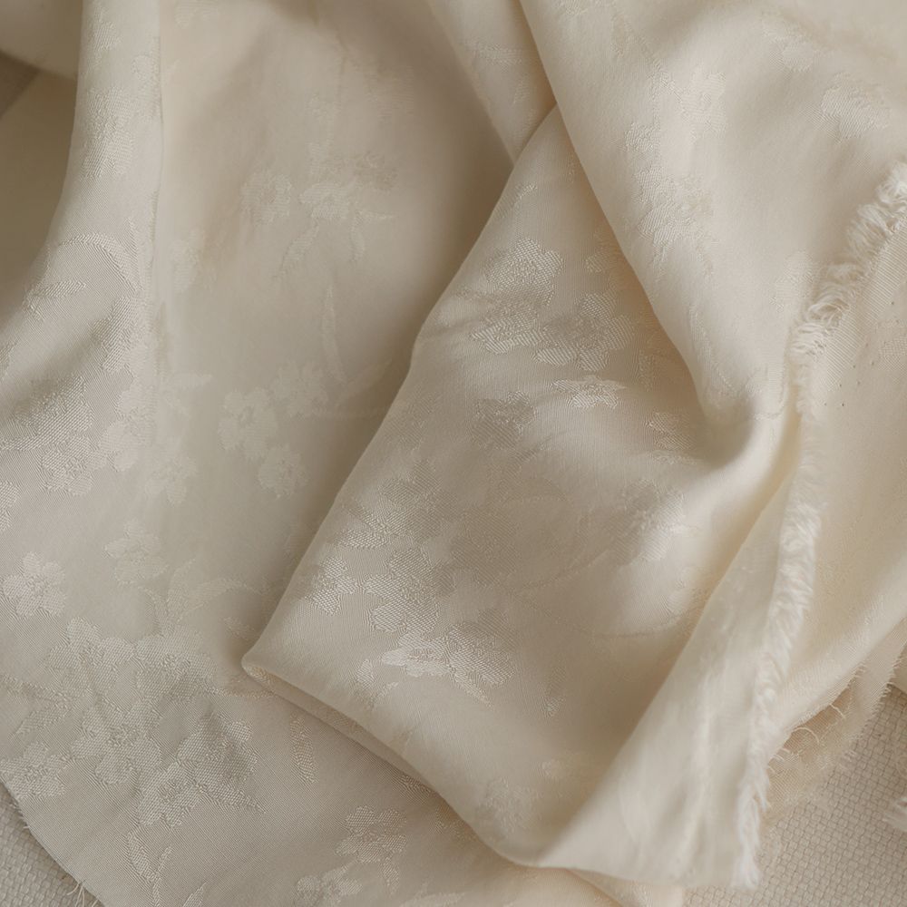 Jasmine - Viscose tissage jacquard fleuri écru