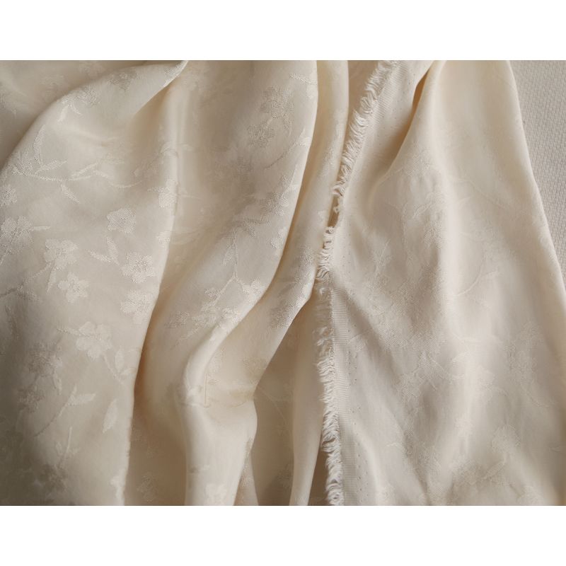 Jasmine - Viscose tissage jacquard fleuri écru